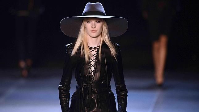 Saint Laurent y un estilo conservador. Moda y Marcas