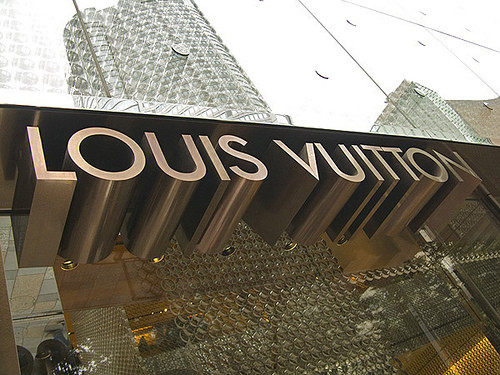 Fachada de una de las numerosas tiendas de Louis Vuitton